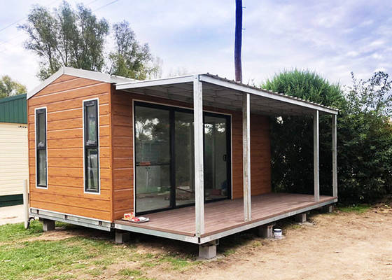 Light Steel Structure Bungalow , Sandwich Cladding Strong Mobile House