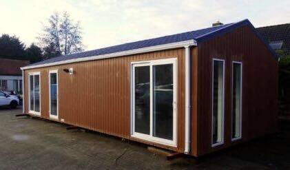 Modern Flat Roof Prefabricated House, Pre-Built Homes Fireproof Mobile Home 40 Hq Container Laminate Floor